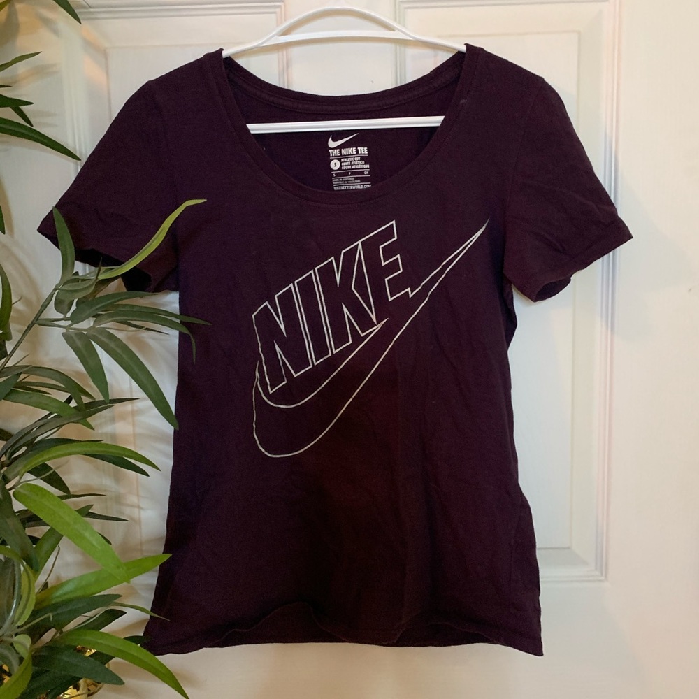 ⭐️2/25⭐️ Nike Tee